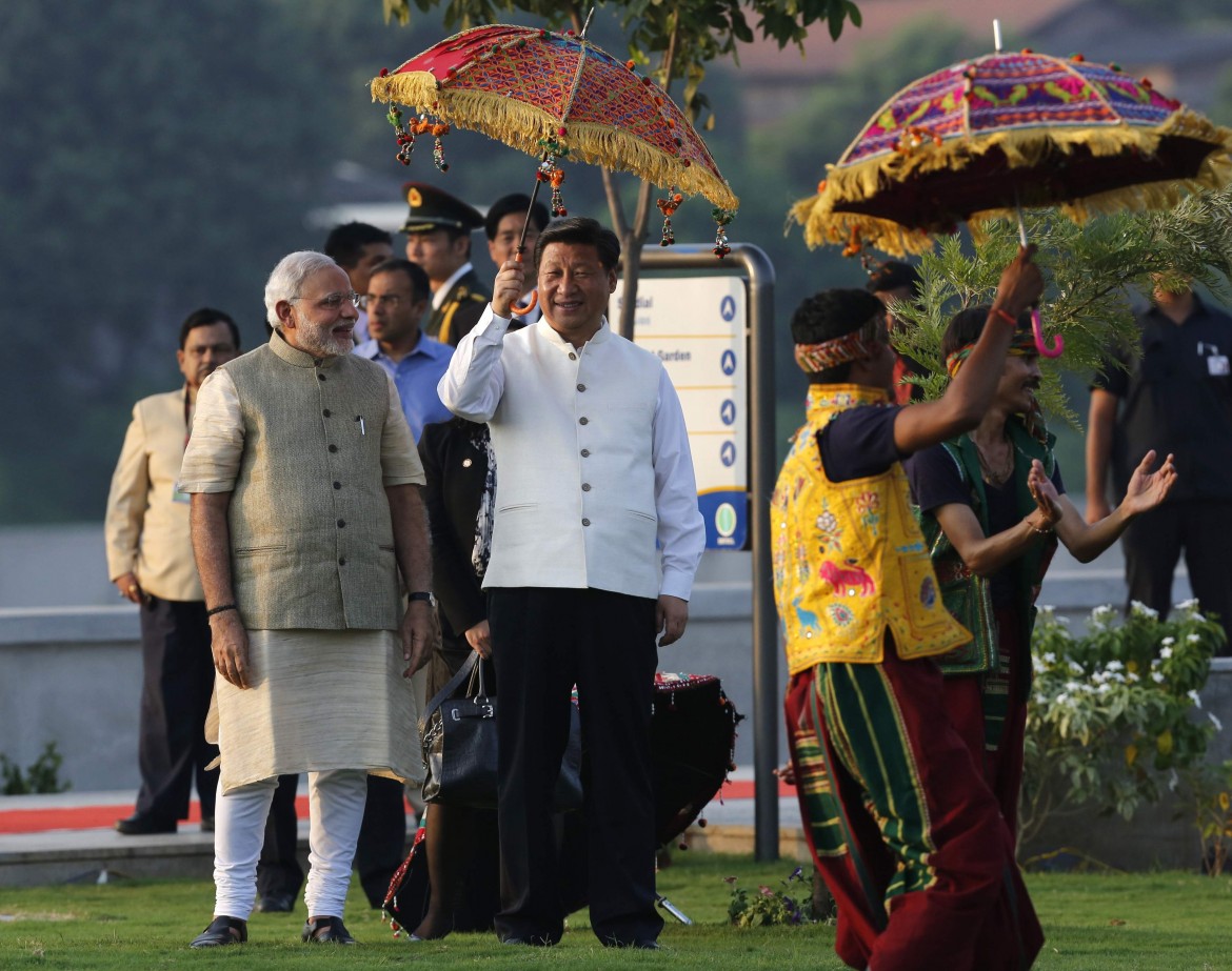 Cina e India, la battaglia delle rotte