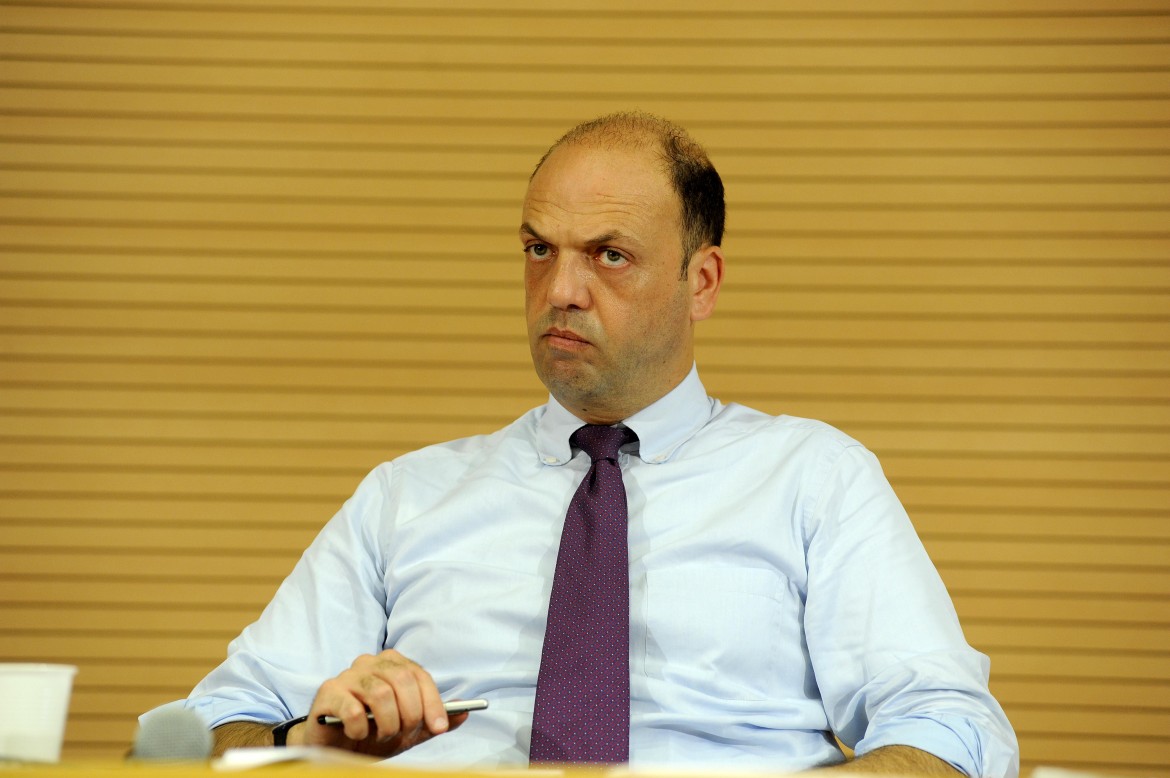 «Cariche indiscriminate». E Alfano incontra i sindacati