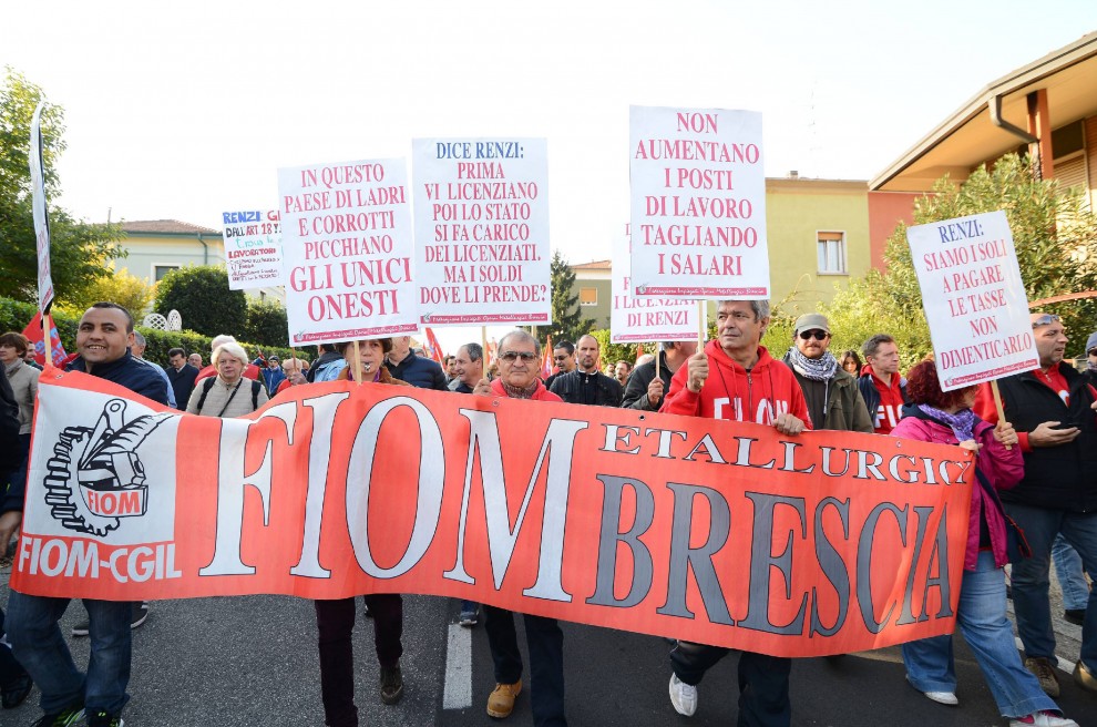 Gli operai fuori dalla porta