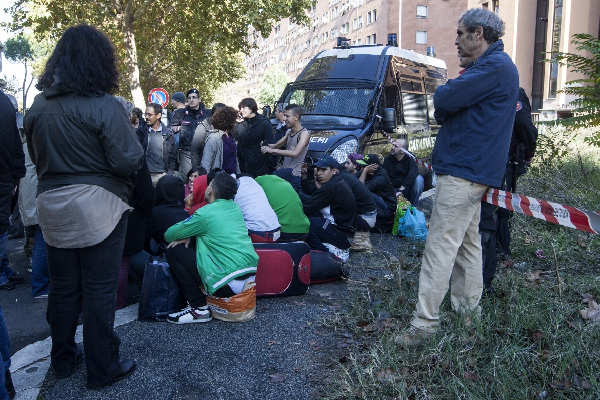 In giro per le strade della «discarica umana»