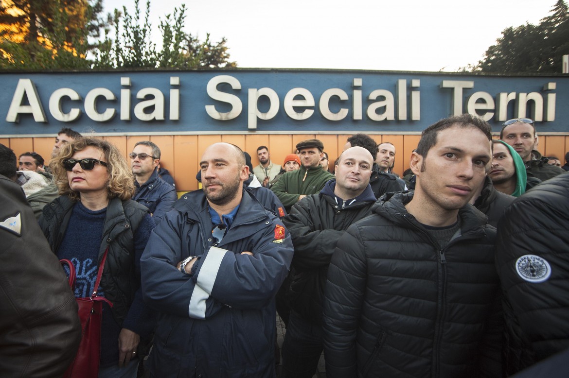 Terni, l’accordo mostra le prime crepe: partono i licenziamenti nell’indotto