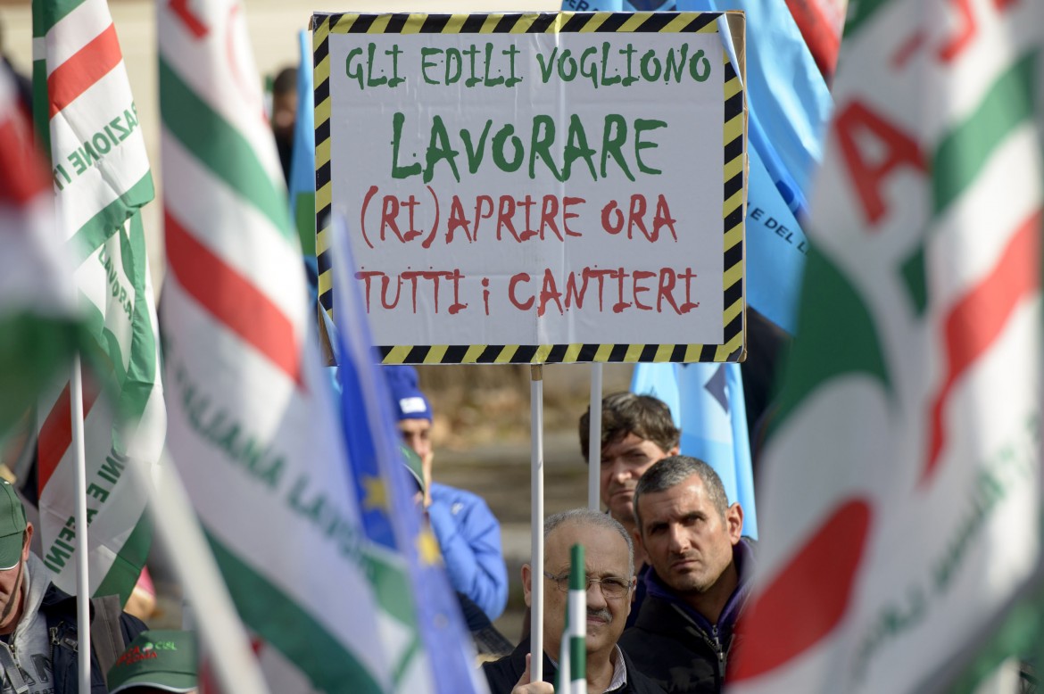 Cgil e Uil: «Il governo sta affossando il Belpaese»