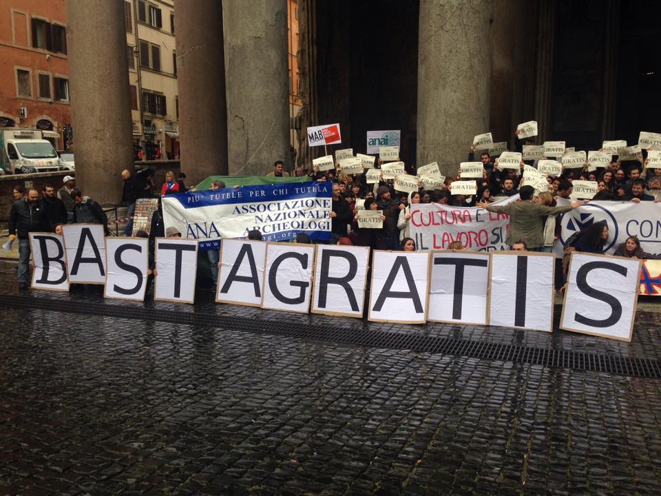 Braccia incrociate nei beni culturali: «No al lavoro gratis, la cultura si paga»