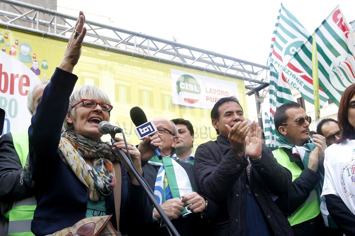 I sindacati non si fidano: «Urgente un patto sociale»