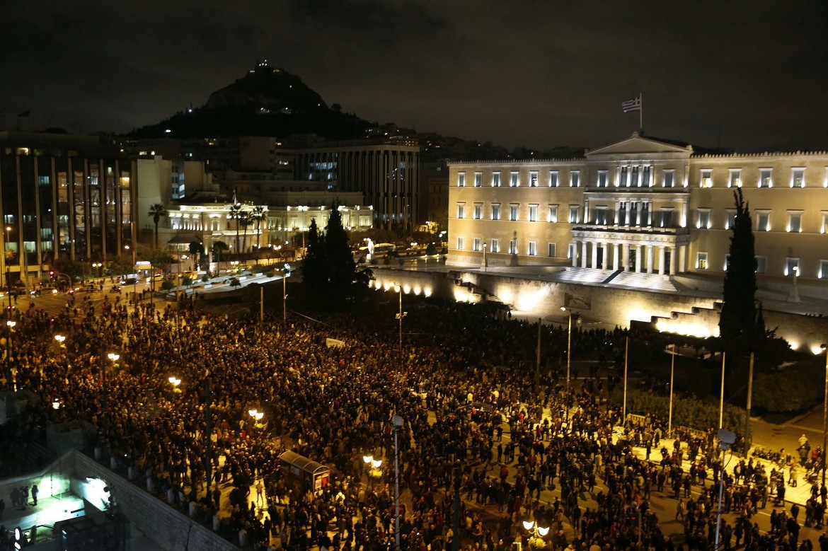 La Grecia in piazza contro Merkel e Bce