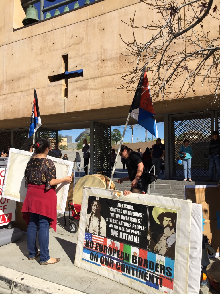 mexica contro santificazione junipero serra los angeles foto luca celada 2015 il manifesto 3