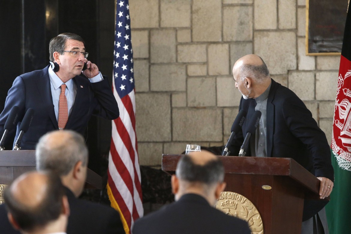 Ash Carter a Kabul: «Rivediamo  i piani per il ritiro»