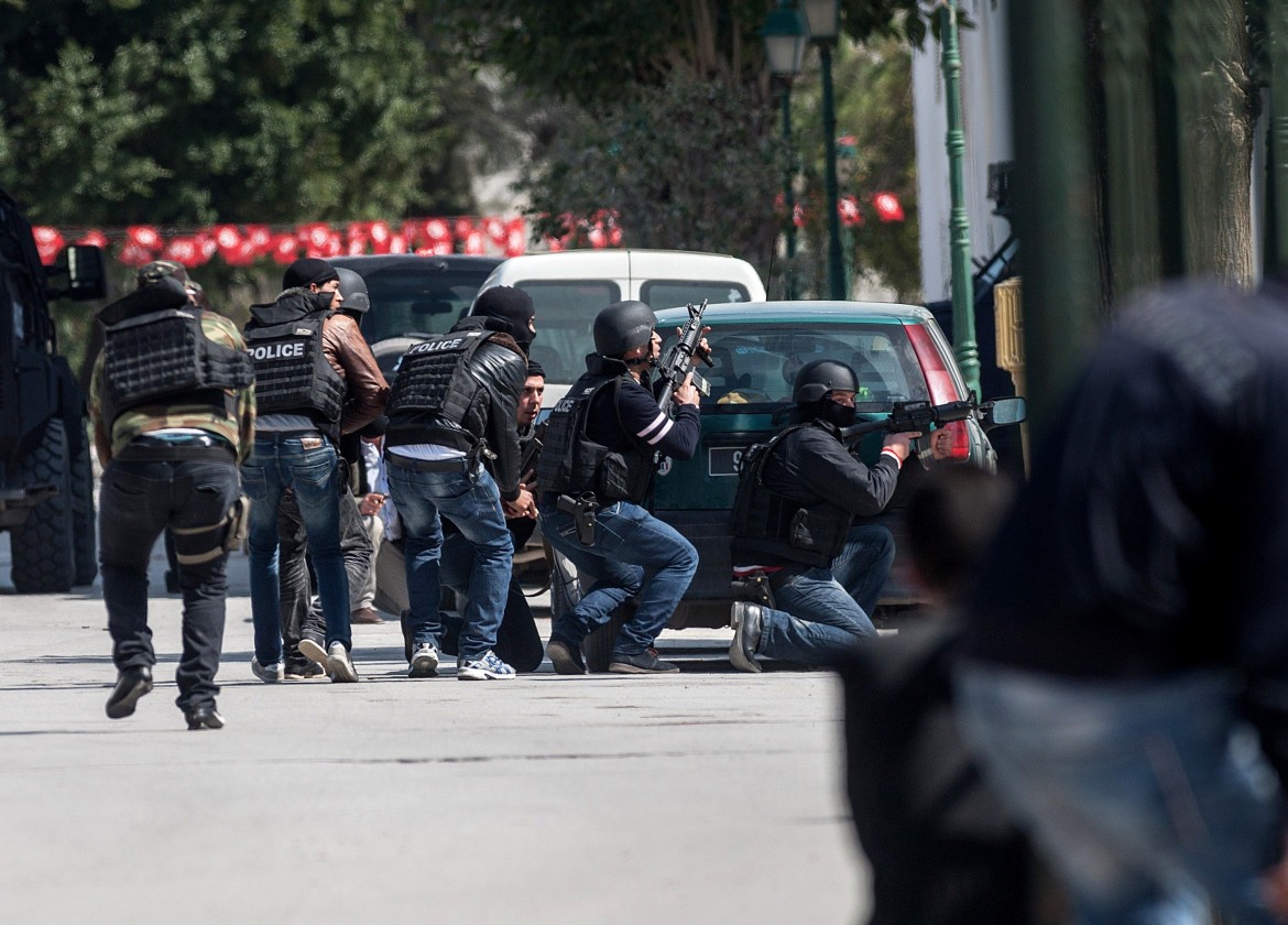 Strage di turisti al museo di Tunisi