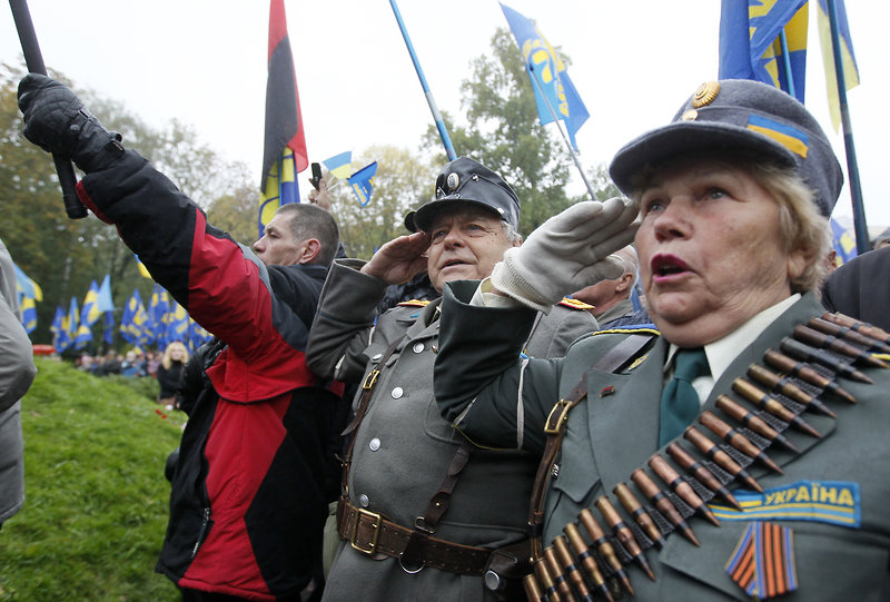 Kiev: «Nazismo e comunismo sono uguali»