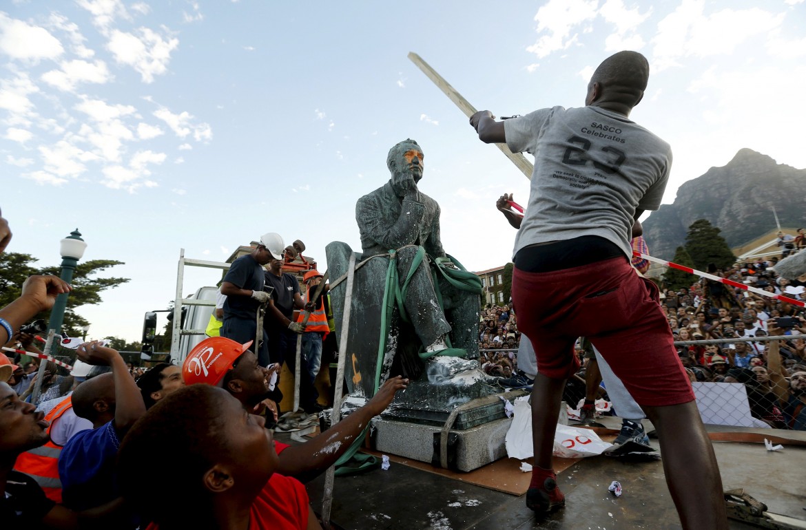 statua rhodes capetown lapresse