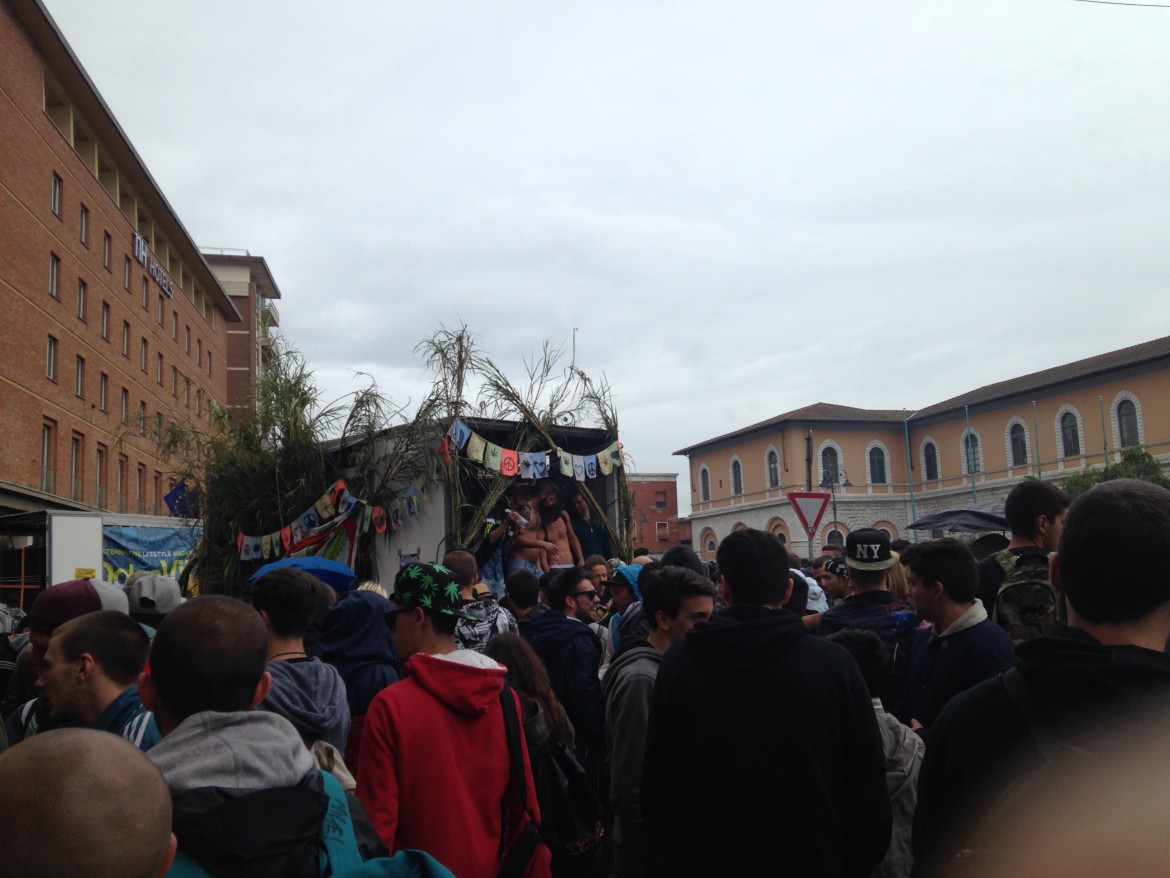 Canapisa, in 7mila alla street parade antiproibizionista