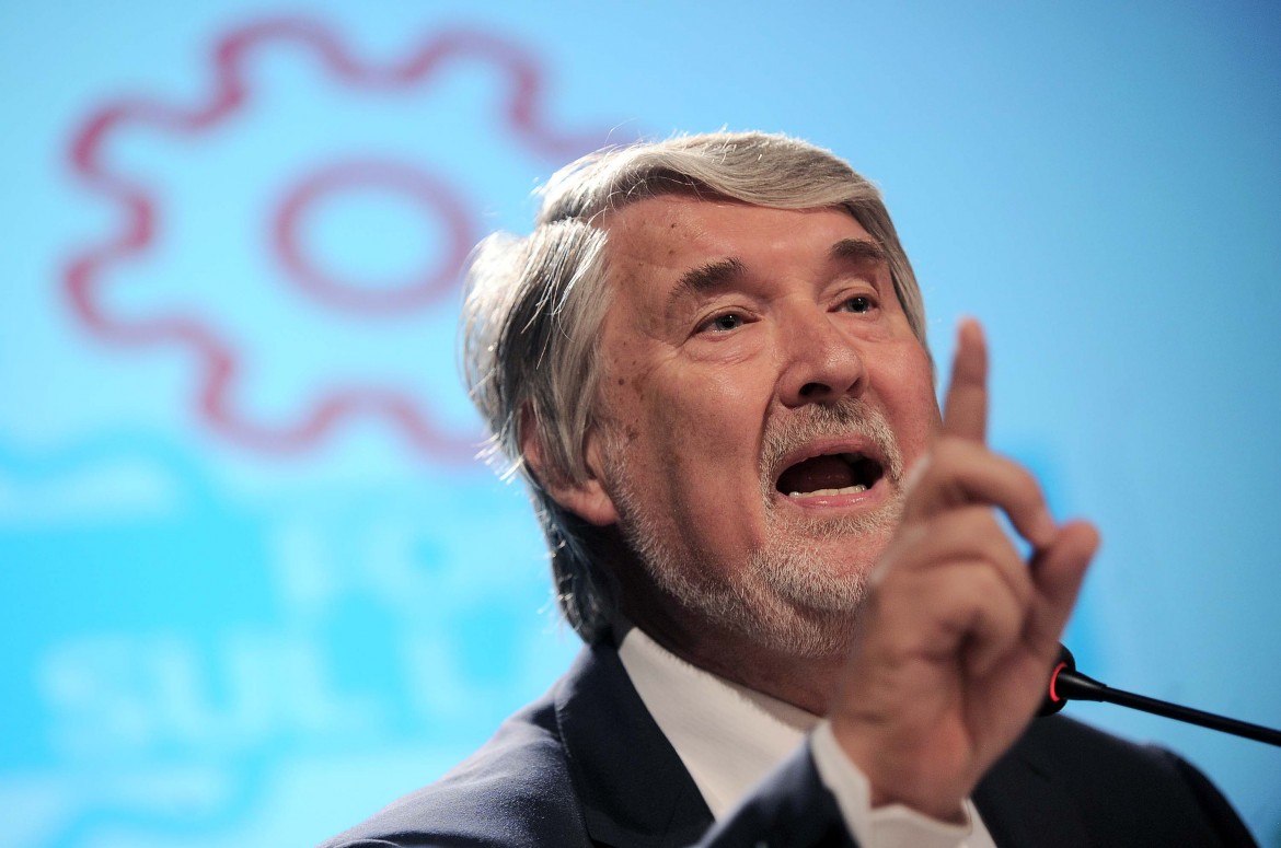 I dati confermano il  «Flop Act» ma Poletti resta al governo