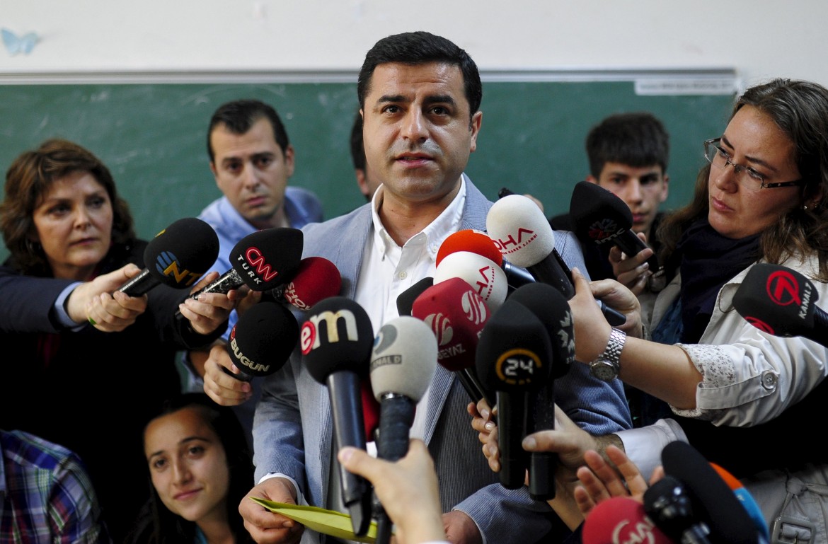 Erdogan: «Subito un governo di coalizione» Demirtas (Hdp): mai accordi con il Sultano