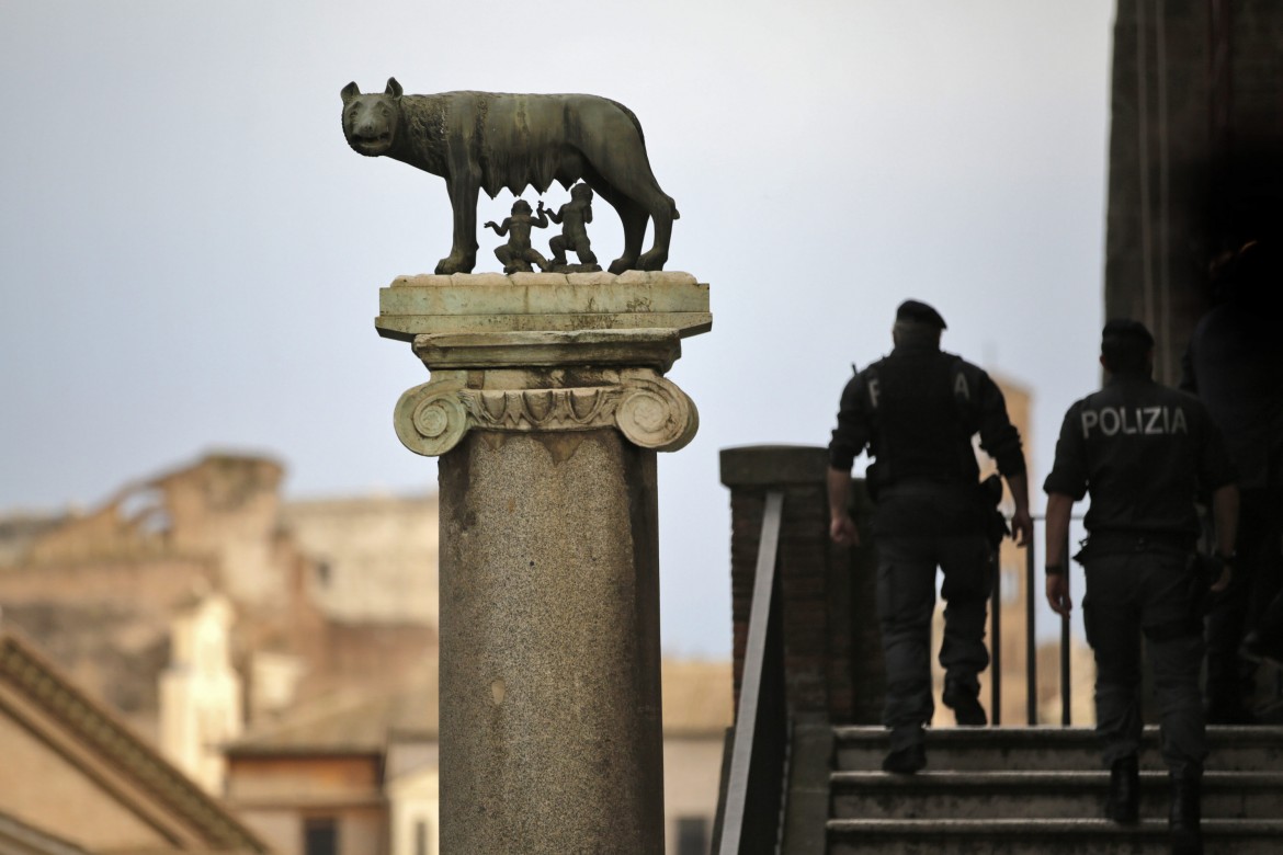 Da Alfano la relazione di Gabrielli. Solo dipartimenti e municipi dem da commissariare. Maretta nel Pd