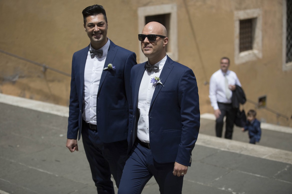 Unioni civili, il Pd preme per la legge ma Alfano ancora frena