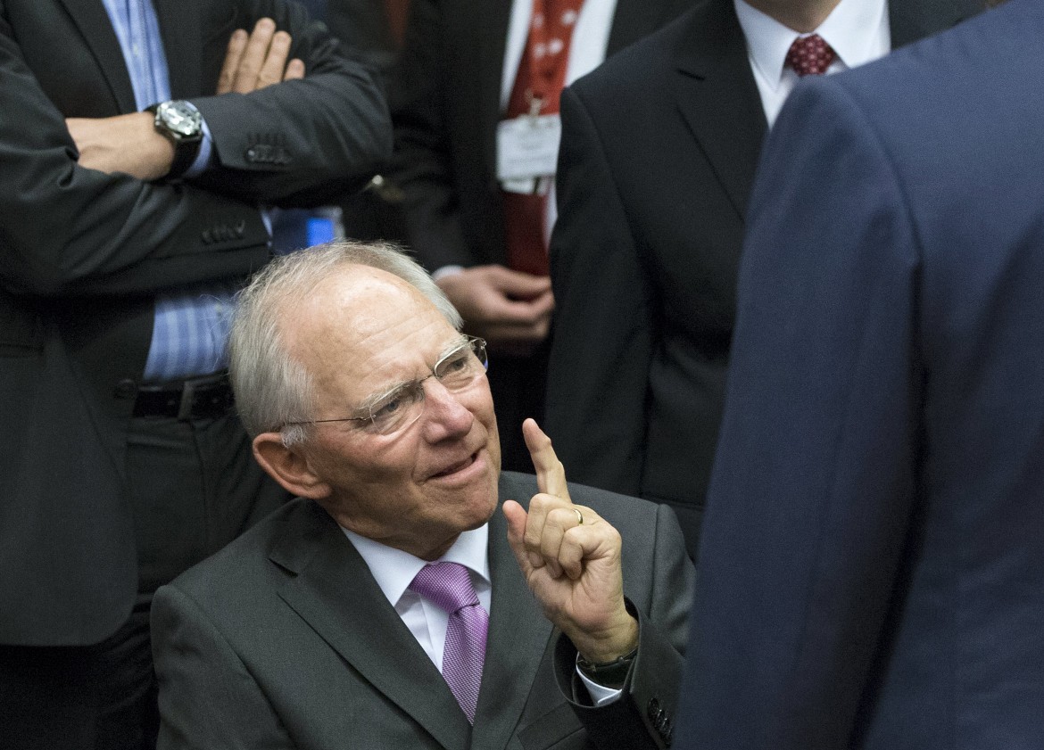 Schaeuble litiga con Bruxelles  e attacca l’Italia