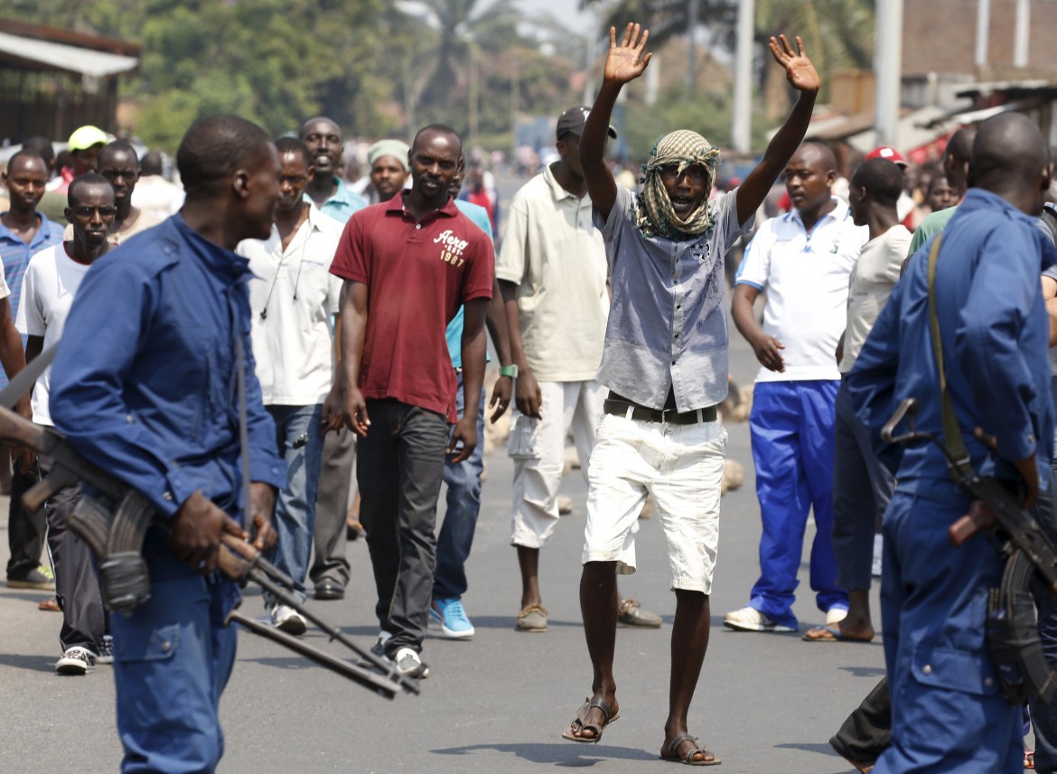 Burundi, elezioni  al via tra esplosioni e proteste