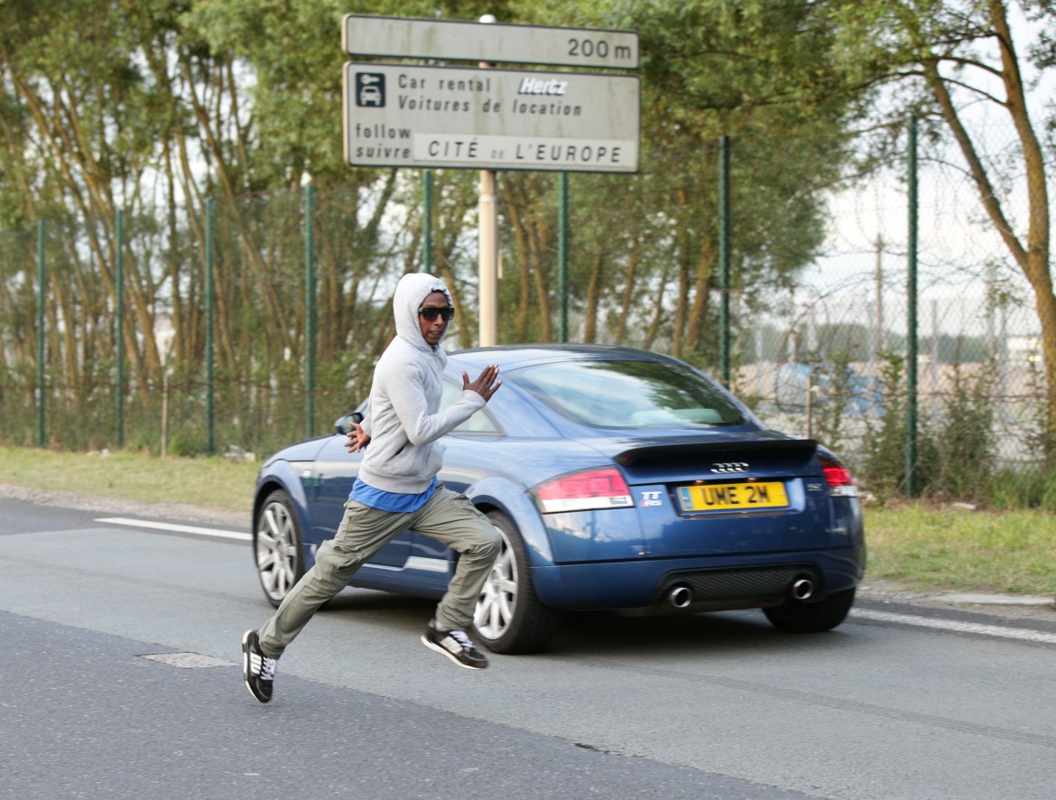 Eurotunnel: da Cameron reticolati e cani