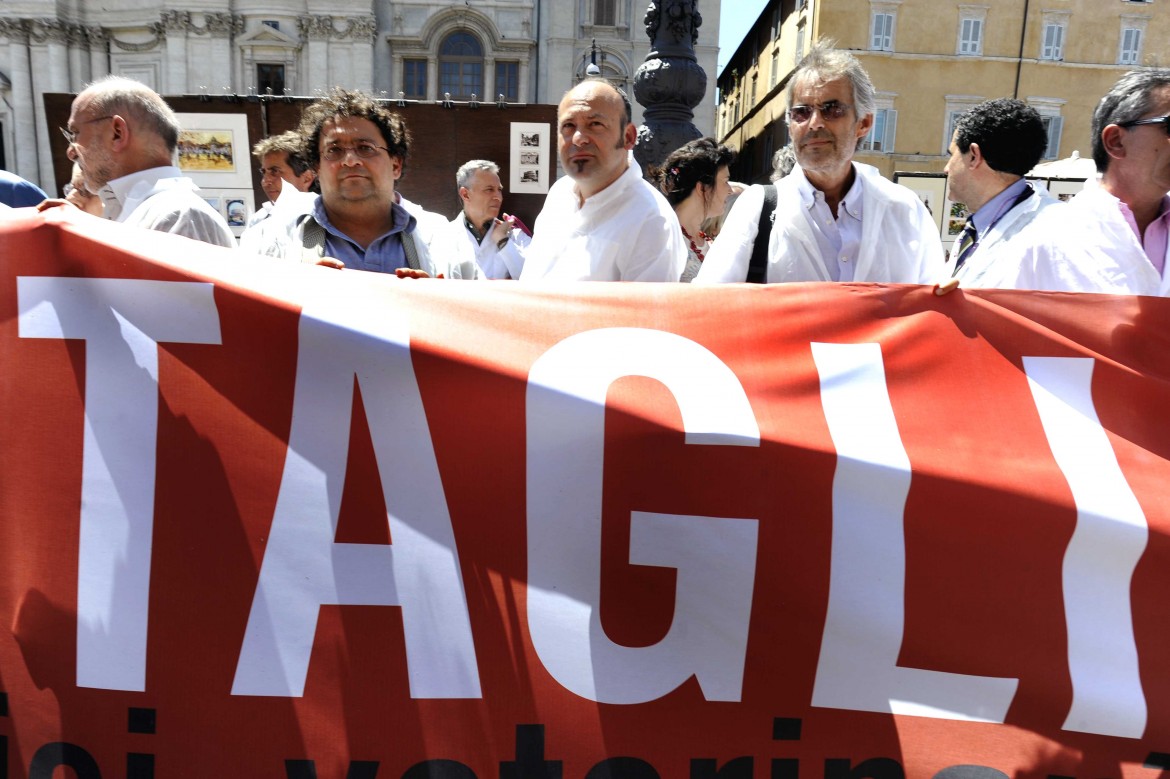 Tagli alla sanità, pazienti doppiamente fregati