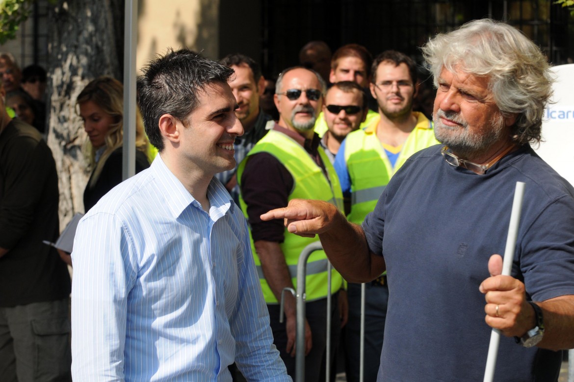 Grillo contro le “colombe” e il movimento si spacca