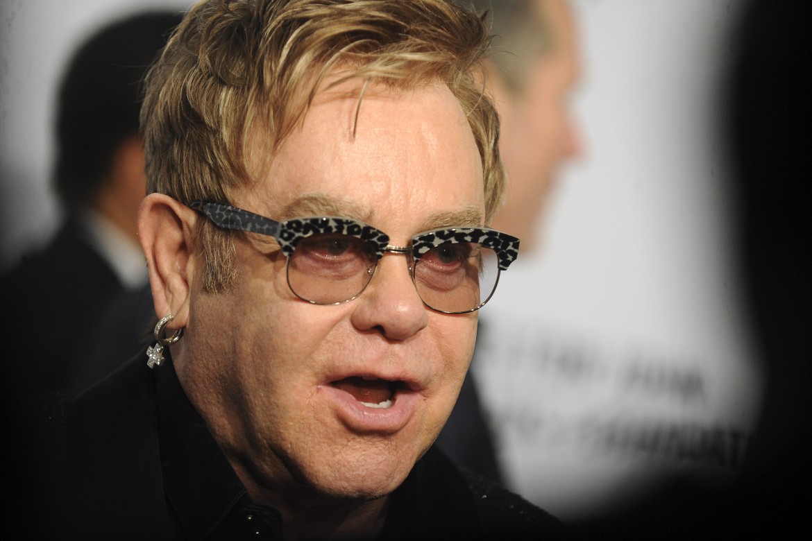 Elton John mette ko Brugnaro