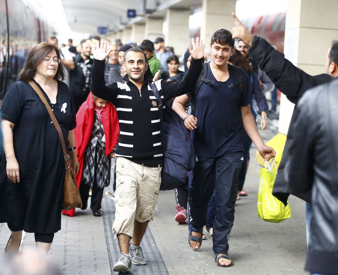 A Vienna scene di enorme solidarietà, le ong: “L’accoglienza funziona”