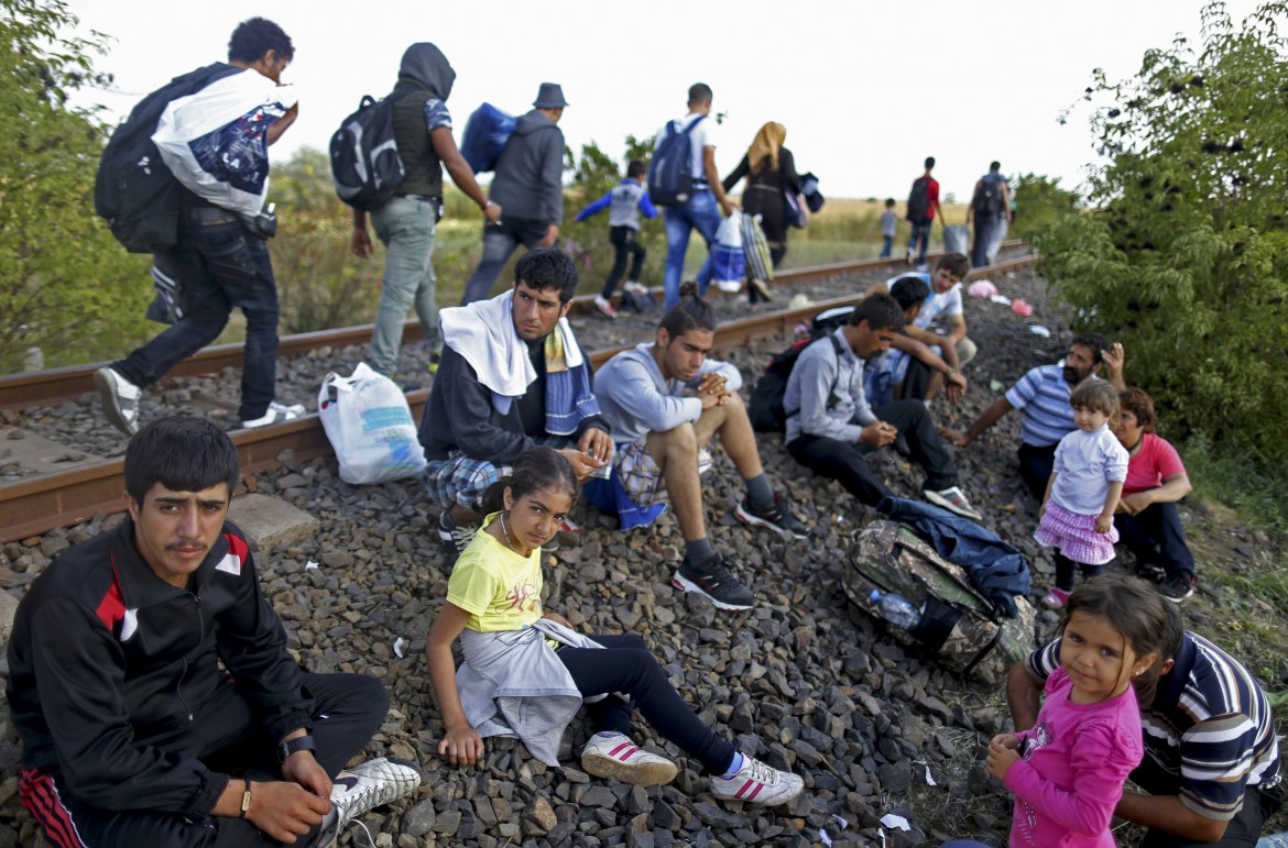 Orbán, dopo il muro la porta blocca-ferrovia