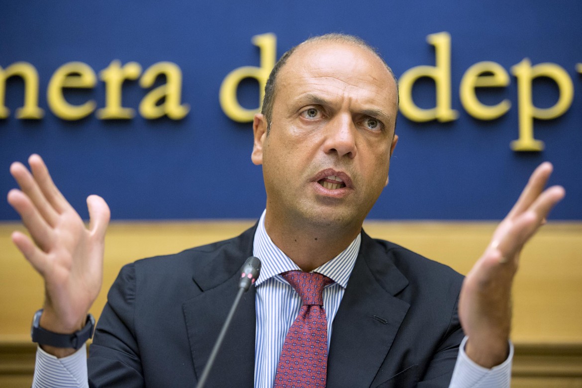 Alfano: no ai codici per gli agenti