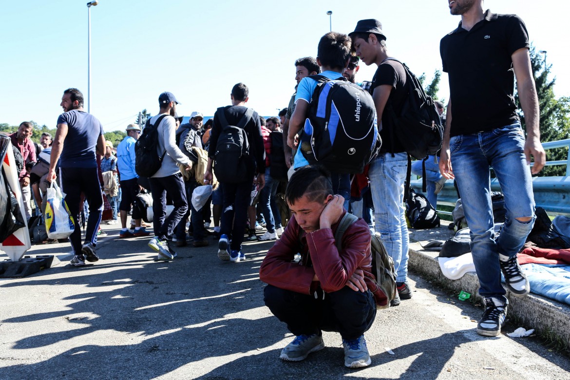 La Slovenia alza il suo muro