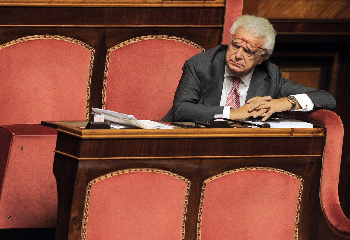 Senato: villani avvertiti, oppositori colpiti