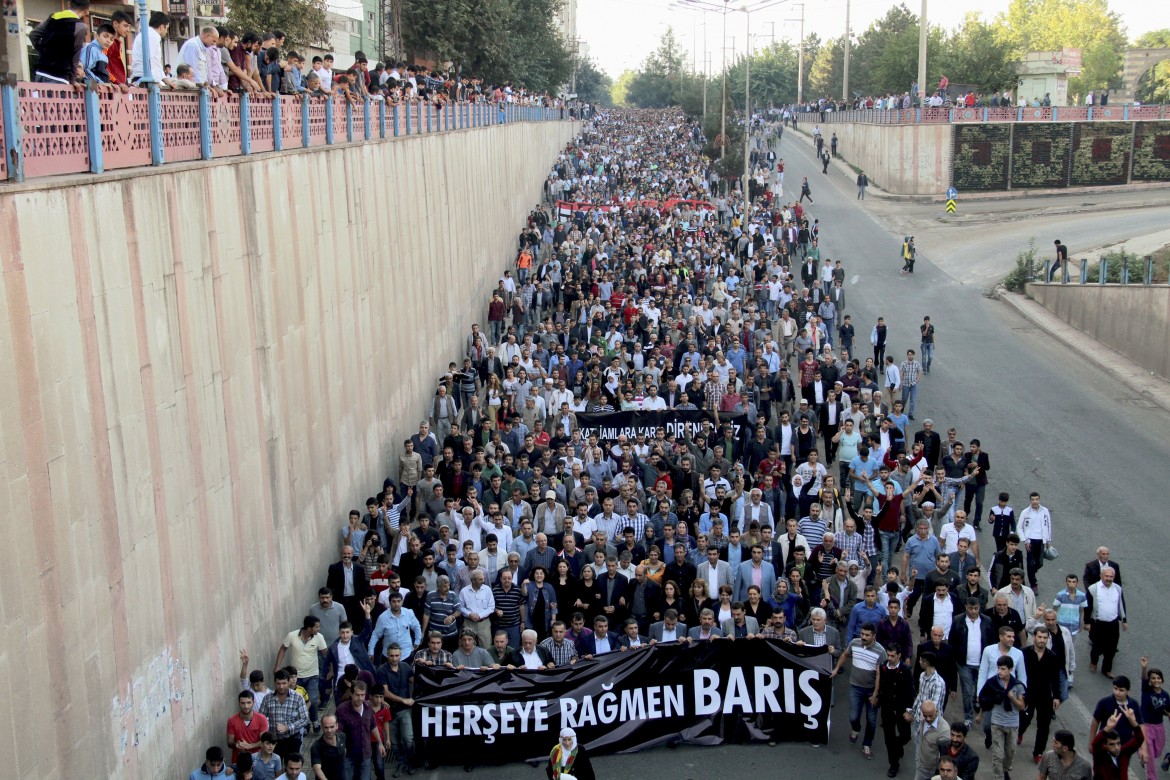 Sciopero generale e proteste, i kurdi insorgono contro Ankara