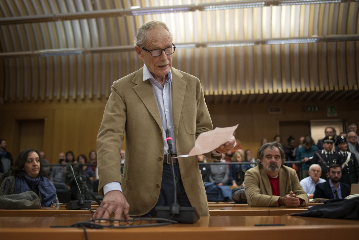 Erri De Luca: «La Francia mi ha difeso, e in Italia il codice fascista sabota la costituzione»