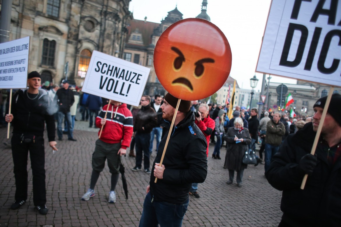 I neonazi di Pegida in piazza, contro migranti  e Angela Merkel