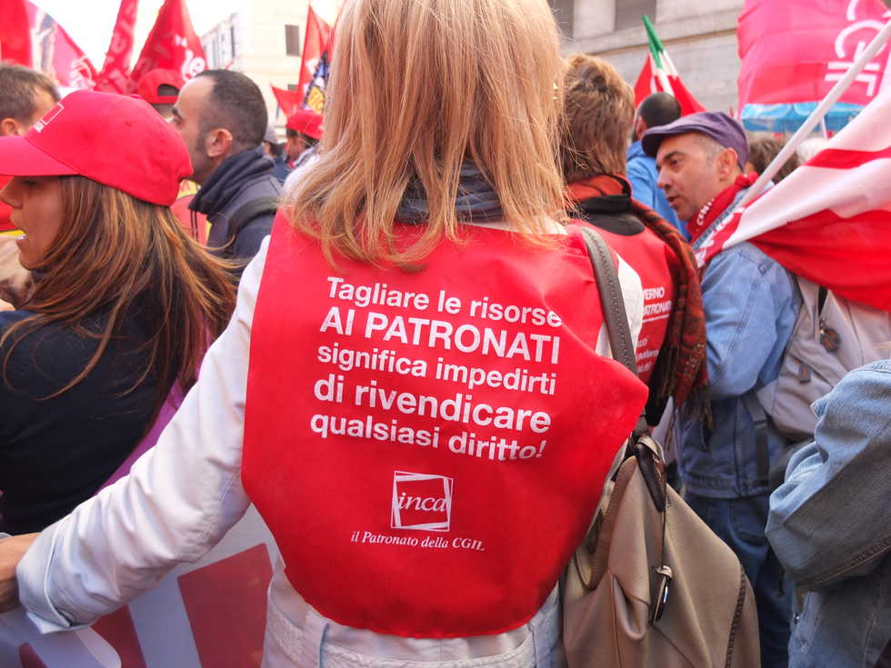 Patronati a rischio: in arrivo altri 28 (o 48) milioni di tagli