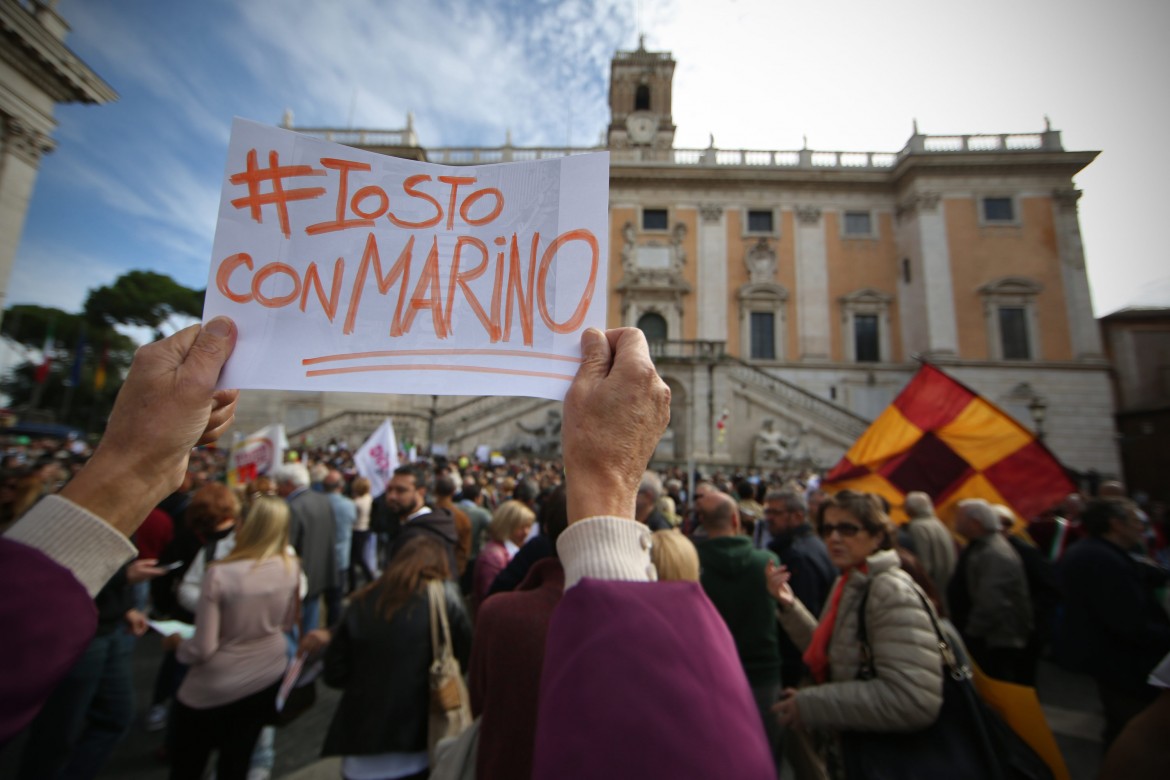 Il M5S dice no al Pd romano:  nessun aiuto, votate con noi