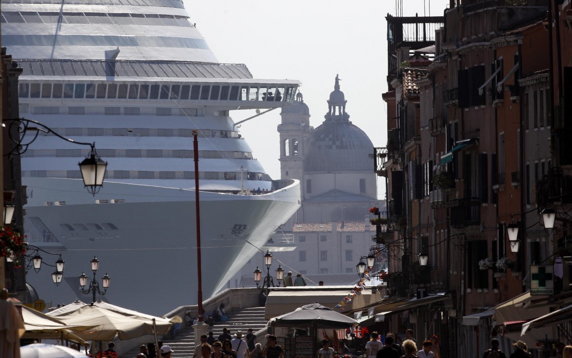 Grandi Navi, Brugnaro pensa a un ticket per salvare le casse del comune