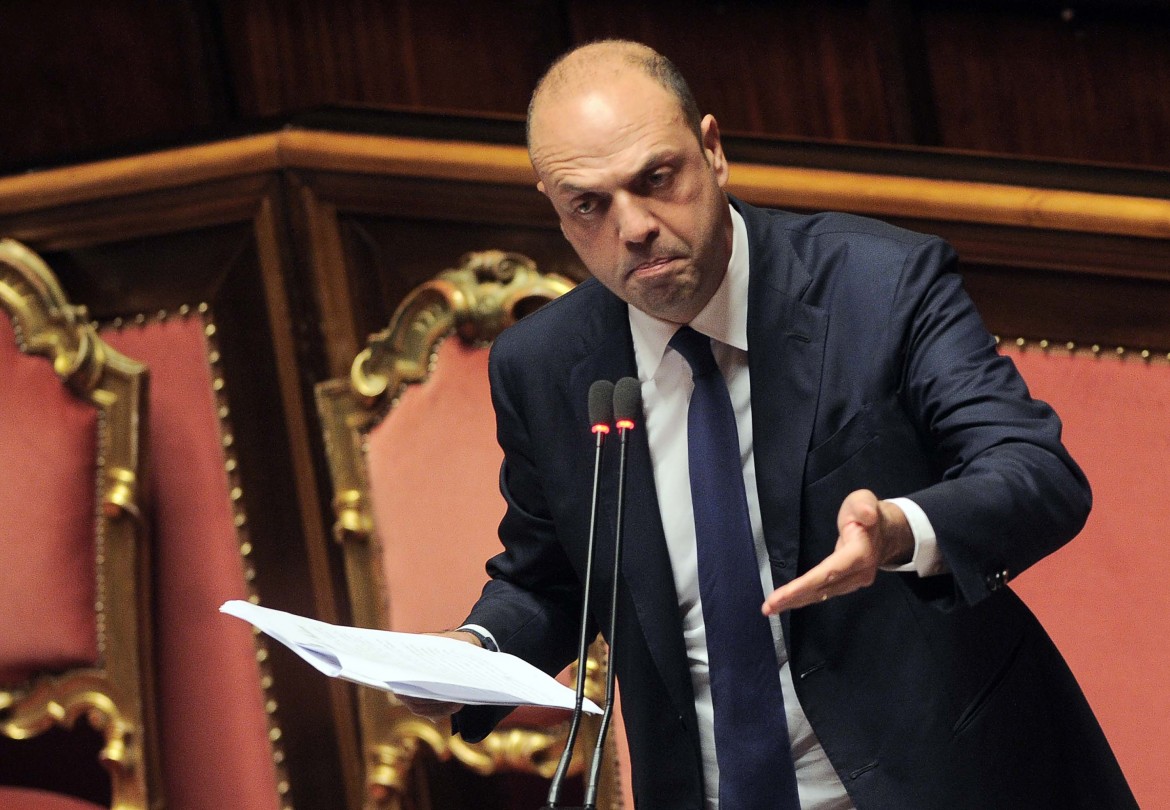 «Progettavano attentato a Alfano», sei arresti