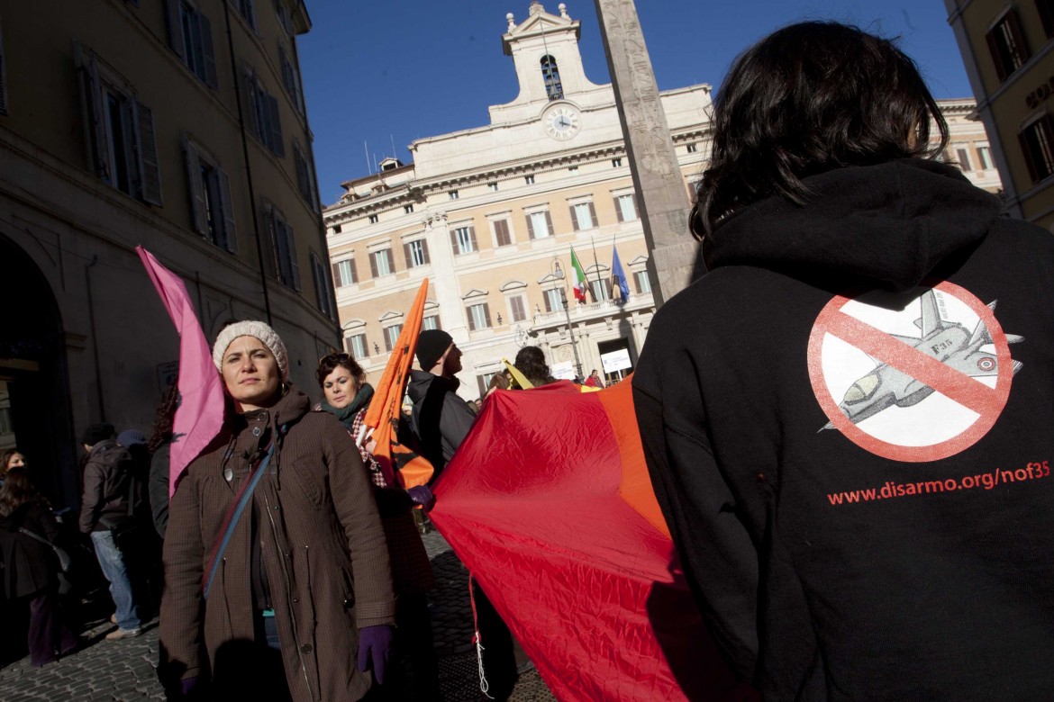 Caccia F35, il governo chiamato al Sì definitivo