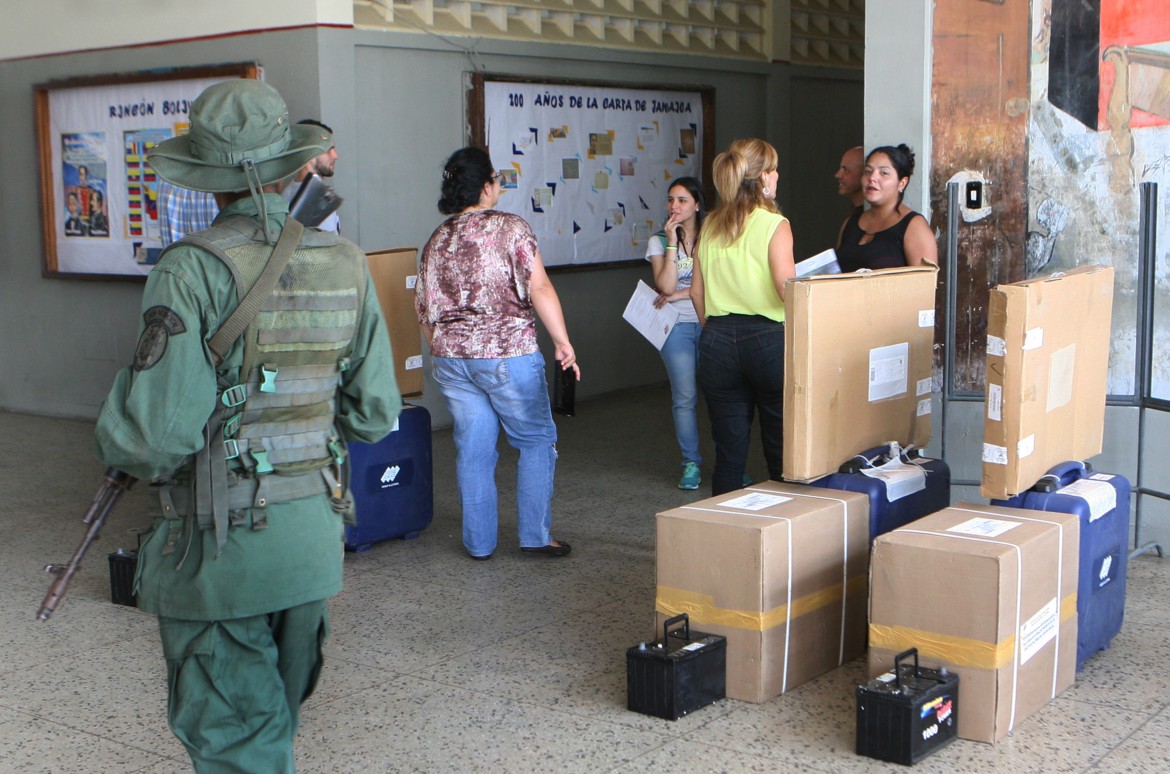 Il chavismo scommette sulle piazze, l’opposizione sui sondaggi