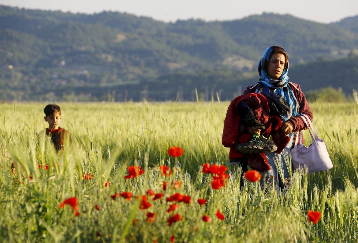 In macerie il campo di Idomeni ma i migranti vagano ancora verso la rotta balcanica