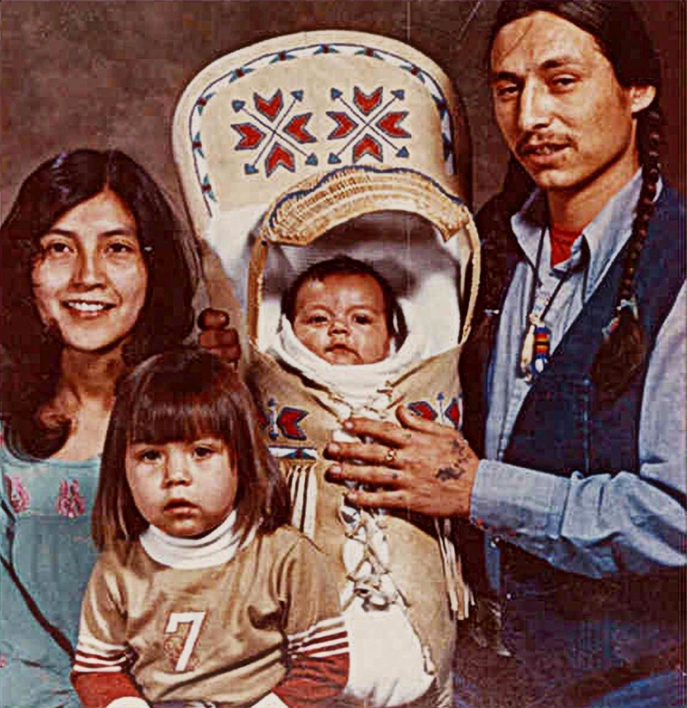 11 ultima storie john-trudell-family