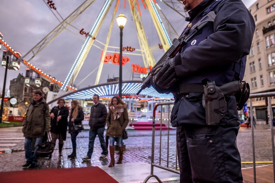 Ue: via libera alla schedatura di passeggeri e voli