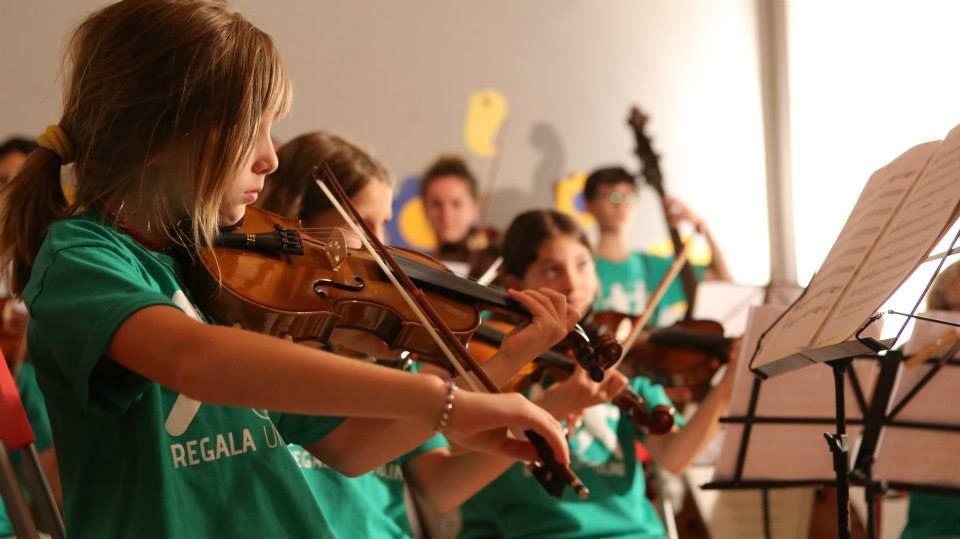 Cantare con la danza delle mani bianche