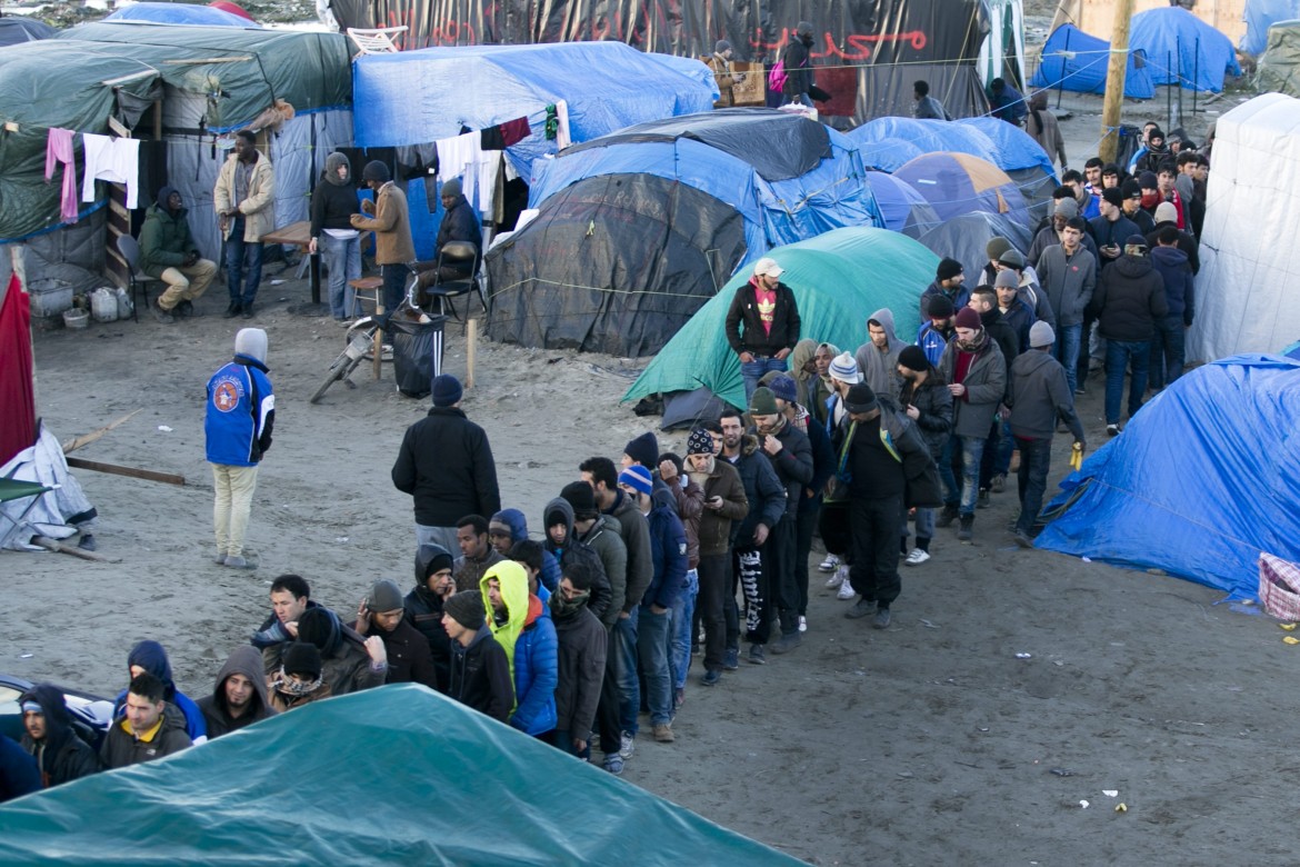 Semi-chiusa la frontiera macedone, intrappolati in 8 mila