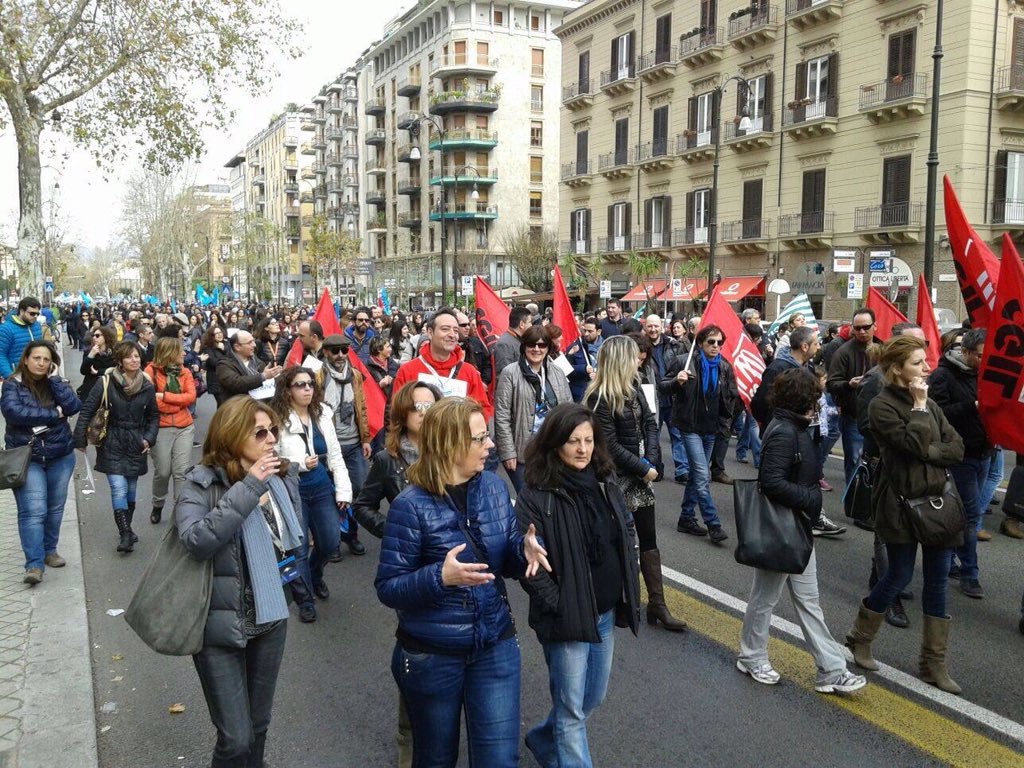 L’appello di Poletti: «Almaviva ritiri i 3 mila licenziamenti»