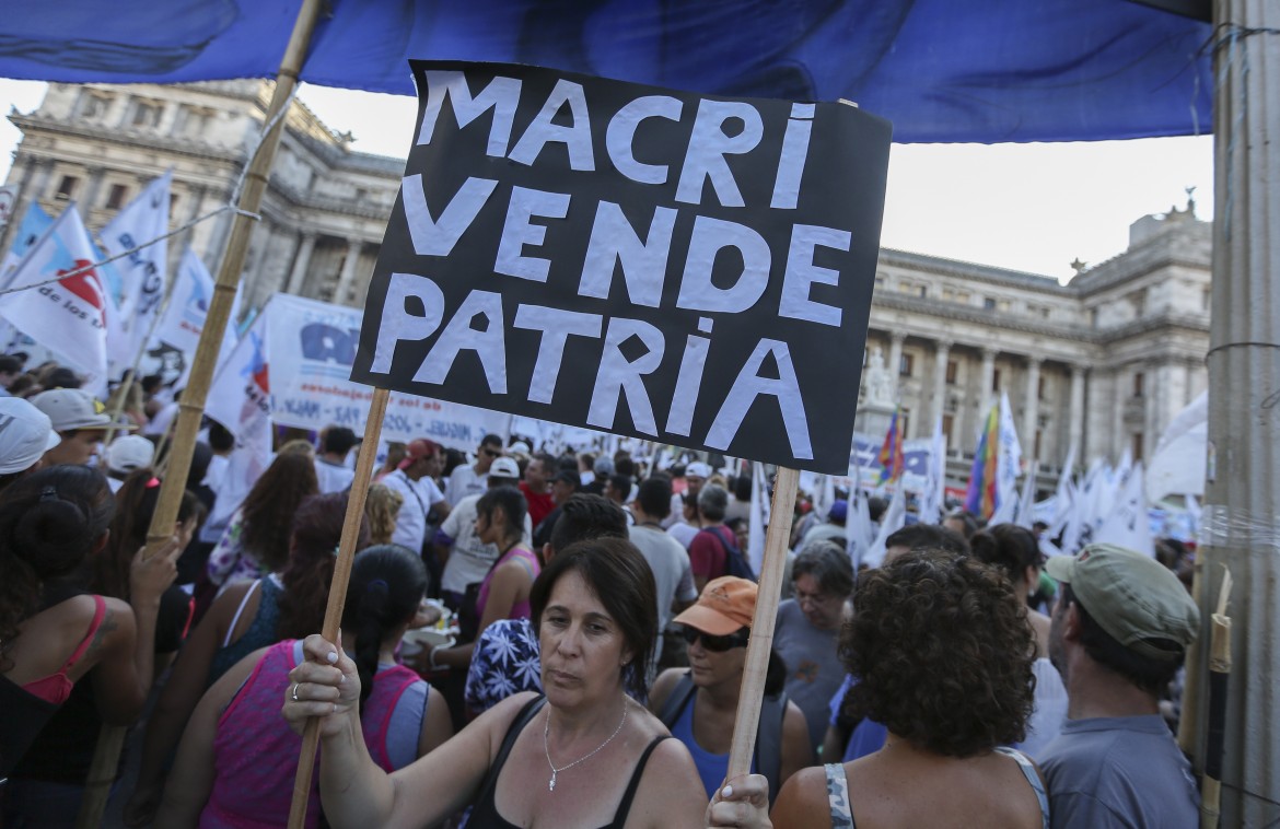 Argentina, attacco ai collettivi per la terra