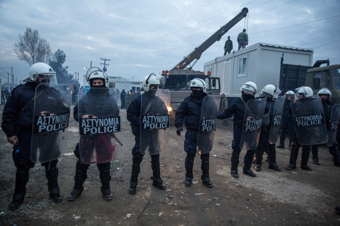 Idomeni: picchiati, rapinati e respinti, le denunce dei richiedenti asilo