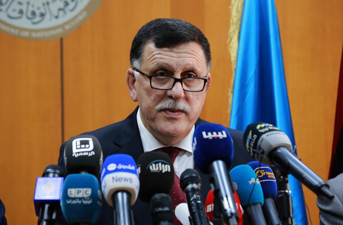 Haftar bombarda Tripoli, Al-Sarraj  sospende il dialogo