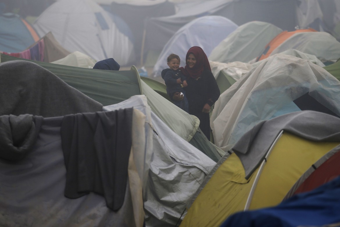 Idomeni, dove il tempo si consuma in fila