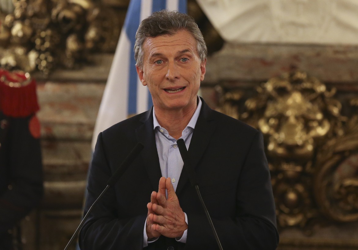 Si dimette il ministro del prestito Fmi. Macri teme tumulti e vara piano anticrisi